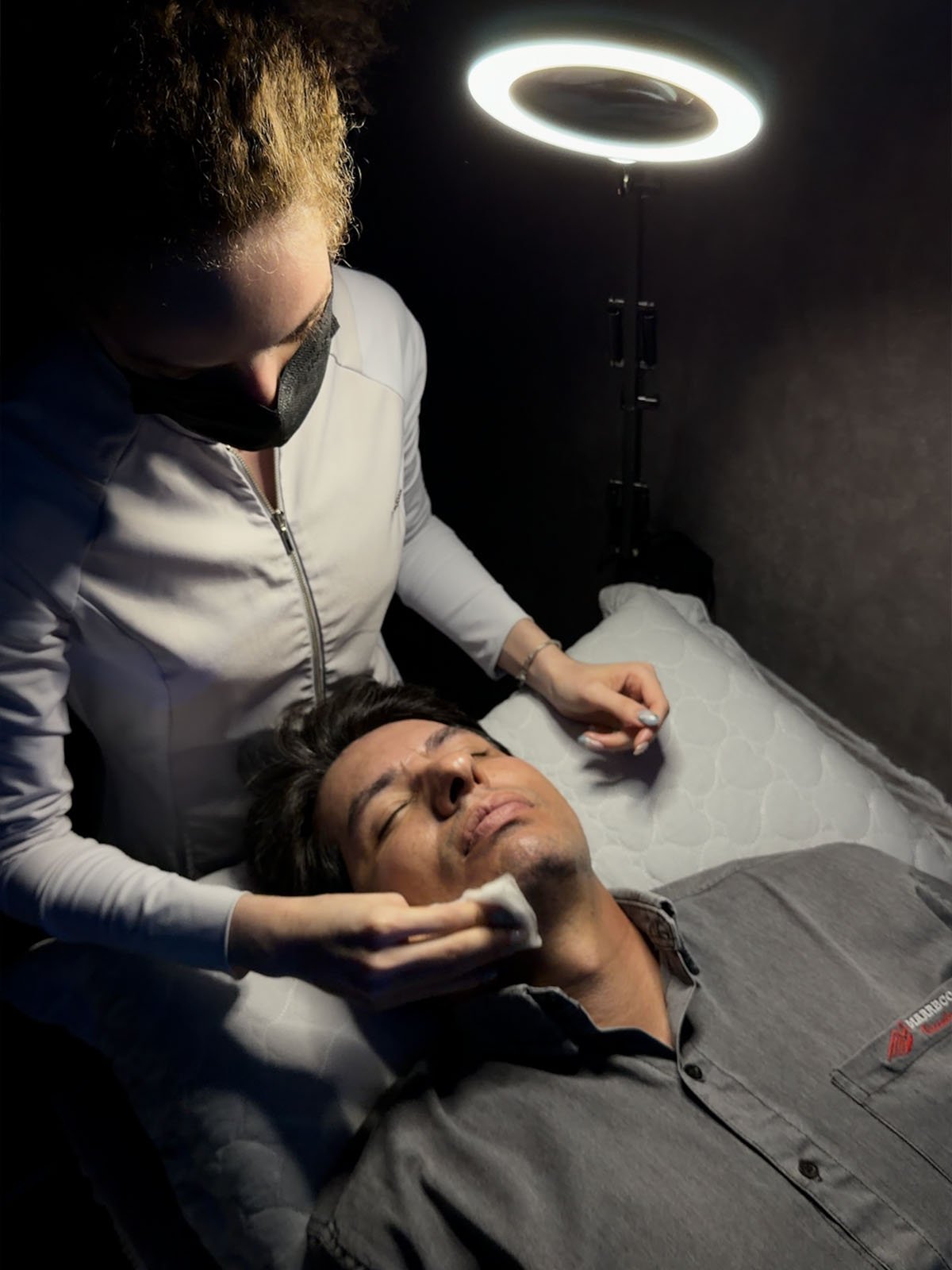 Procedimento de estética facial masculina na Ranucci Barbearia